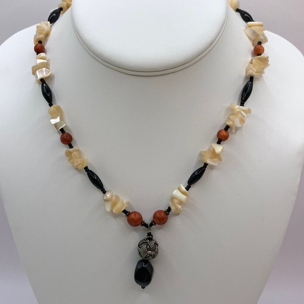 Mother of Pearl Black Onyx Coral Vintage Bead Necklace J866